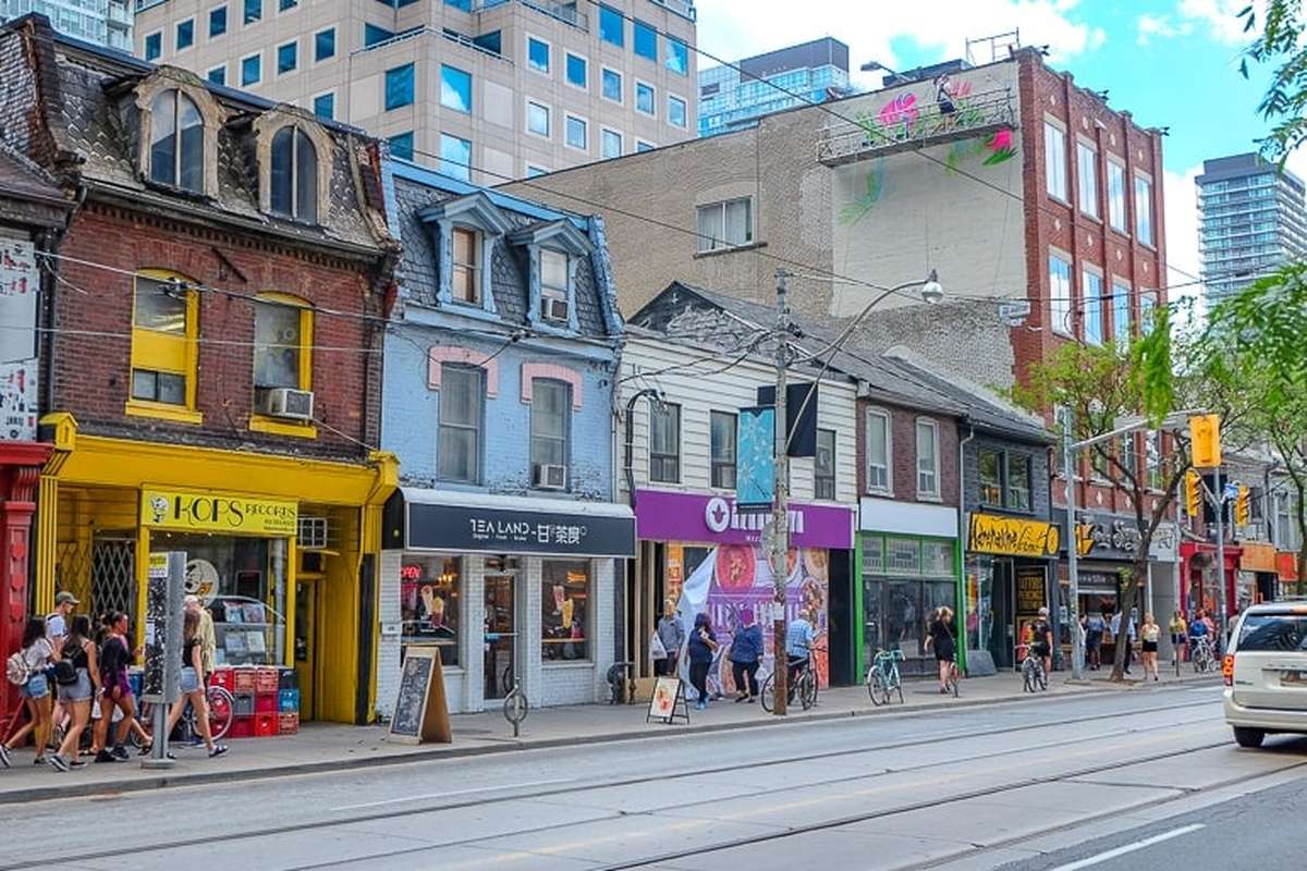 The Best Neighborhoods in Toronto that You Should Definitely Visit